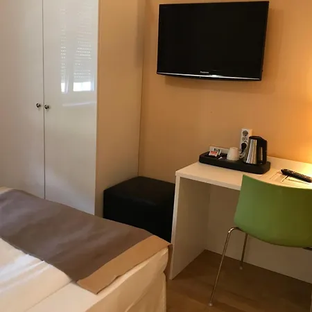 Отель Rueckert 3*